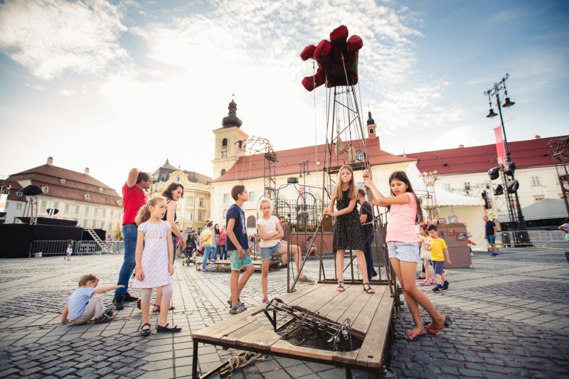 Identitate de brand pentru Banca Transilvania, in cadrul Festivalului International de Teatru FITS Sibiu 2019